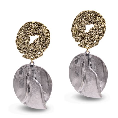 Moon Magic Earrings: Intricate Designs for the Discerning Fashionista